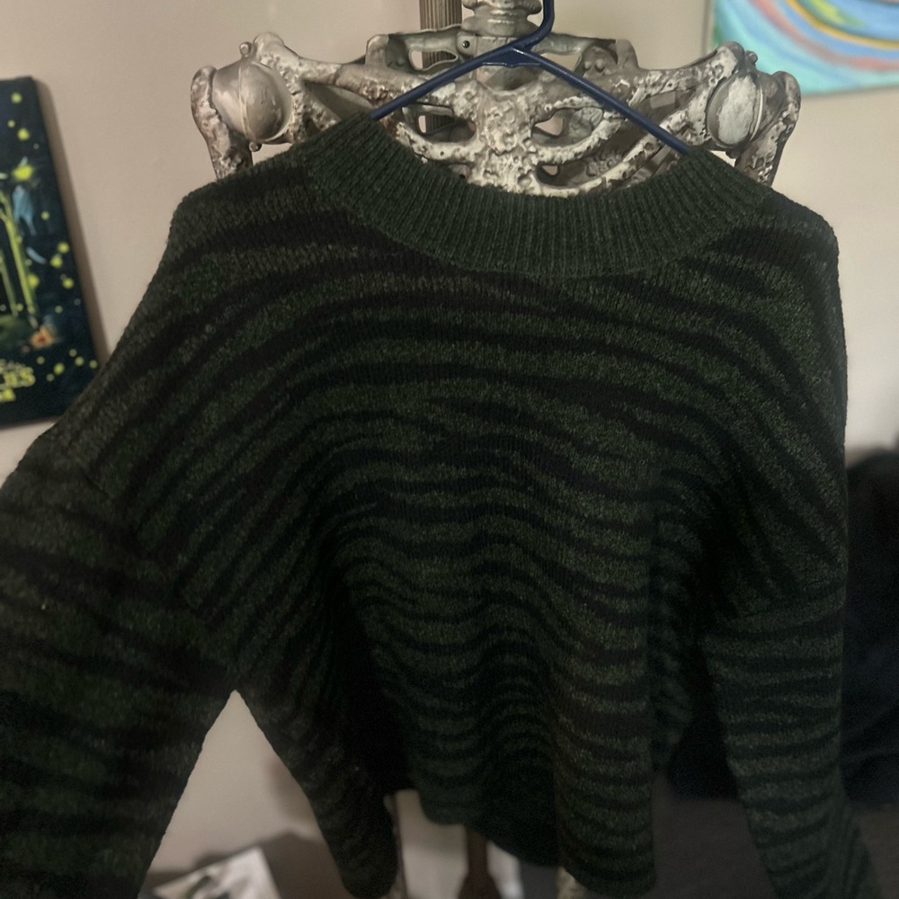 Jessica Simpson Green and Black Crew Neck Sweater